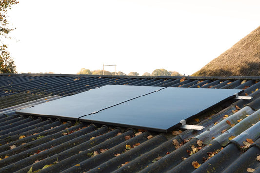 Waar mag je een zonnepaneel met stekker plaatsen? Balkon, tuin, plat dak of schuin dak - CJX Solar